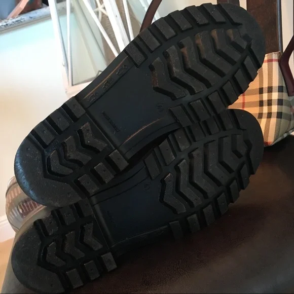 Burberry💎 Grey Rainboots - Picture 3 of 4